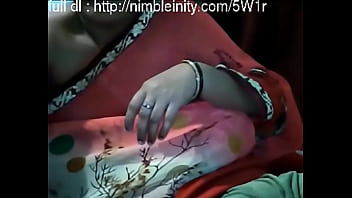 Mallu Aunty Big Boobs Nipple Hard Press thumbnail
