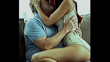 Velho banca novinha q quer tiktoker em troca de sexo