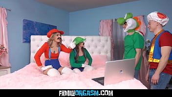 Luscious teens stream with their brothers for their viewers Luscious teens stream with their brothers for their viewers