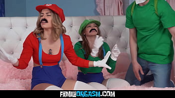 Luscious Teens Stream With Their Brothers For Their Viewers thumbnail