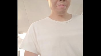 Simple Selfie Clip Of Enjoying Exercise In The Gym thumbnail