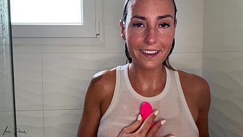 Je jouis et squirt en close up sur ton téléphone