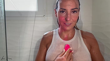 Je jouis et squirt en close up sur ton téléphone