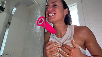 Je jouis et squirt en close up sur ton téléphone