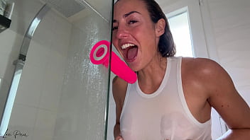 Je jouis et squirt en close up sur ton téléphone