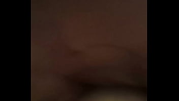 Me paga por chuparle la verga y termino montandolo