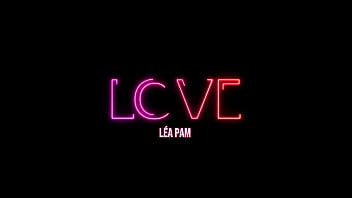 Avec la belle elie maxdan nous t'avons réservé un petit joi coquin & lesbien