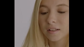 Joven rubia con su padrastro