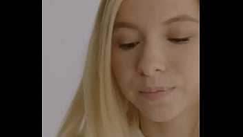 Joven rubia con su padrastro