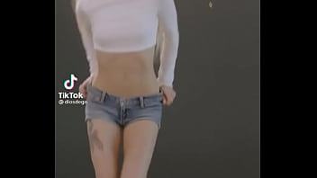 Joven rubia con su padrastro