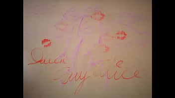 Bouncy ass slut fucks dildo