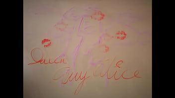 Bouncy ass slut fucks dildo