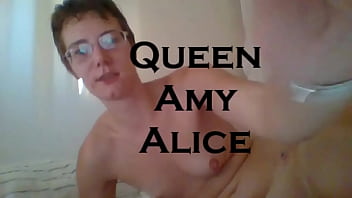 Bouncy ass slut fucks dildo