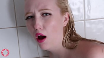 It's shower & dildo fucking time samantha rone pounds her pink toy