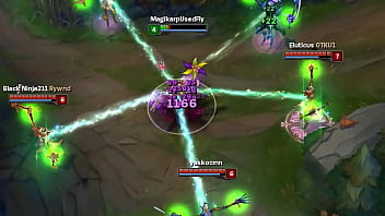 Espantalho é encontrado morto após tentar chupar o proprio pau