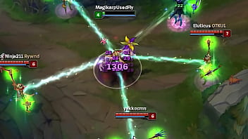 Espantalho é encontrado morto após tentar chupar o proprio pau