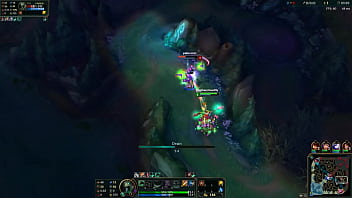 Espantalho é encontrado morto após tentar chupar o proprio pau