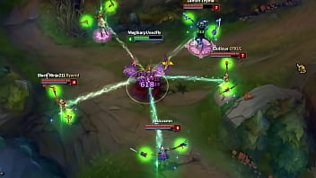 Espantalho é encontrado morto após tentar chupar o proprio pau