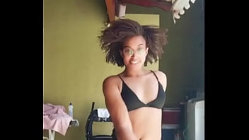 Rabeta pretinha bem linda