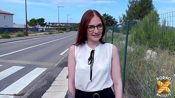 Lavyana rouquine coquine poutrée comme jamais pour sa première