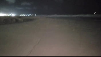 Garota desaparecida é encontrada dando a buceta pra 2 pivetes no meio da rua