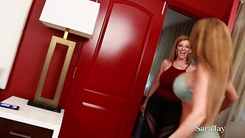 Sara jay & richelle ryan put that big fast toy on her both clits