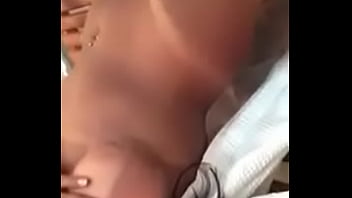 Morena mostrando a marquinha