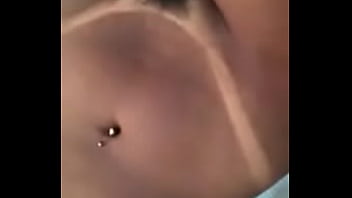 Morena mostrando a marquinha