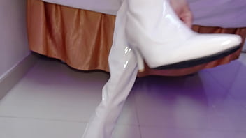 Yanyan white boots