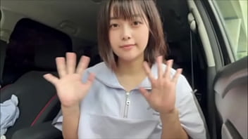 カラオケの男子ト◯レの中で、男の人のちんちんの臭いとおし◯この臭いを嗅ぎながらオナニーする地味な女子大生。