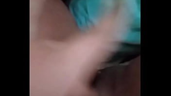 Com o dedinho nela até gozar