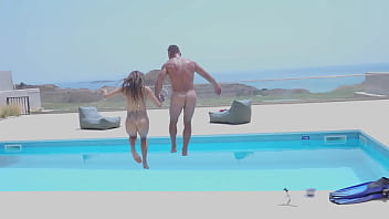 Taliamint learning how to suck fuck underwater