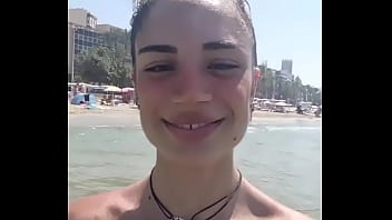 Le bonheur d'être en topless sur la plage