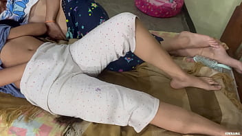 Mi amiga lesbiana me pide que le chupe las tetas