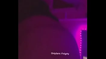 Meneando un poco el culo linda tanga no