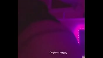 Meneando un poco el culo linda tanga no