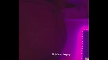 Meneando un poco el culo linda tanga no