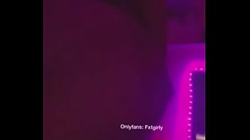 Meneando un poco el culo linda tanga no