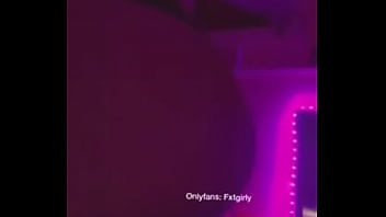 Meneando un poco el culo linda tanga no