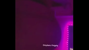 Meneando un poco el culo linda tanga no