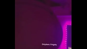 Meneando un poco el culo linda tanga no