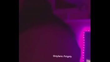 Meneando un poco el culo linda tanga no