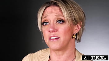 Stacked Milf Gives Herself Orgasms Full thumbnail