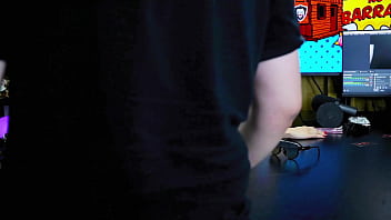 Ruan pega a convidada de jeito e deixa a bunda dela toda vermelha batendo forte ele ficou de pau duro podcast pápum no barraco 4k