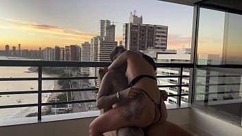 Sentei gostosinho até ele gozar tudão no pôr do sol é mais gostoso