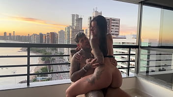 Sentei gostosinho até ele gozar tudão no pôr do sol é mais gostoso