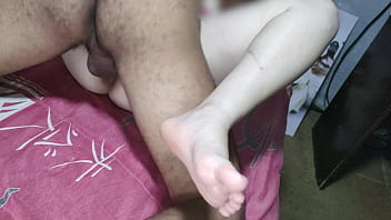 Melhor sensação da esposa é fazer sinal de corno para seu marido