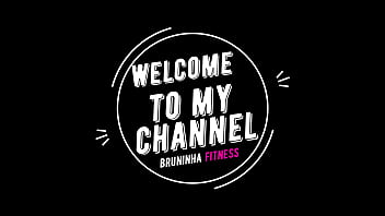 Gozando na boca do namorado na banheira