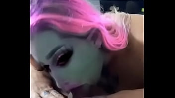 Sluty alíen love sucking dick deepthroat