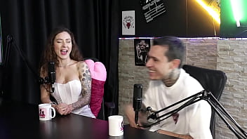 Gostosa Mostra Os Peitos Após Dizer Que O Fetiche Do Spanking é O Que Gosta Fez Sexo Anal E A Mulher Defecou Nele Jujube Delícia & Ktal Delas Sheer Red thumbnail
